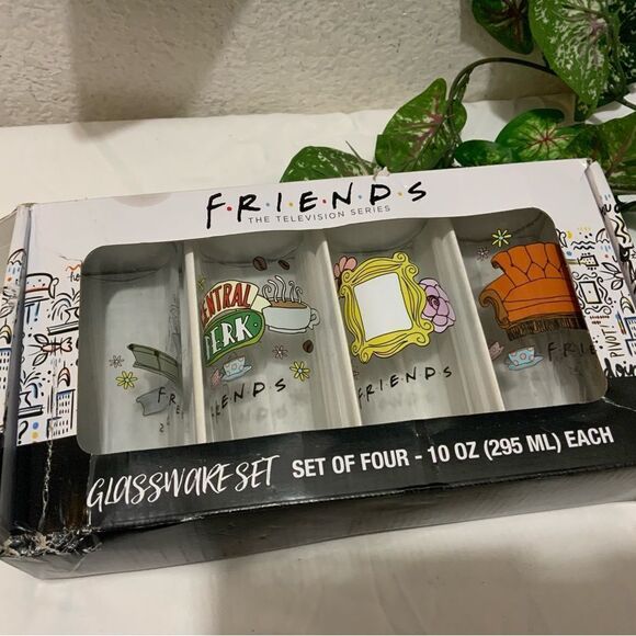 Friends TV Series Set of Four 4 Glassware 10 oz Glasses Central Perk Couch - Picture 1 of 5